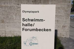 Schwimmhalle